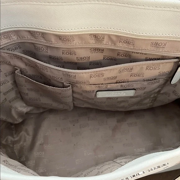 MICHAEL KORS ELEGANT CREAM TOTE - Picture 10 of 16